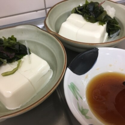 豆腐と海藻のサラダにかけたくて参考にしました！冷蔵庫にフレンチドレッシングしかなかったので助かりました！簡単で美味しいです！